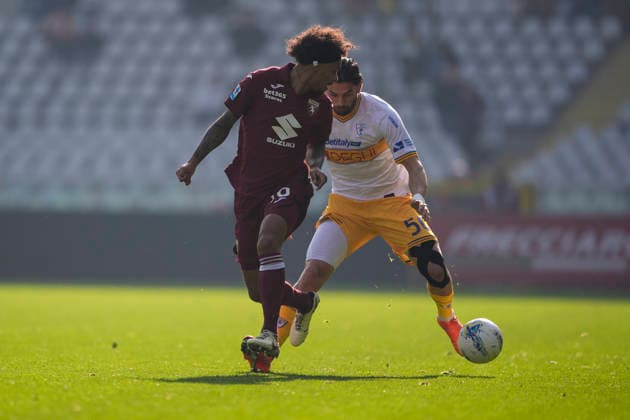 Lecce s Jamil Siebert fights for the ball with to TorinoÕs Valentino Lazaro during the Serie A soccer match between Torino Fc and Lecce at the Stadio Olimpico Grande Torino in Turin, north west Italy - February 1, 2026. - Soccer  Copyright: xFabioxFerrari LaPressex