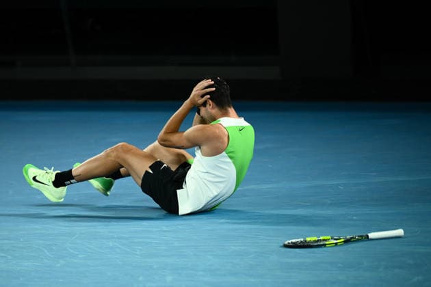 TENNIS AUSTRALIAN OPEN, Carlos Alcaraz of Spain celebrates after winning the men™s singles final against Novak Djokovic of Serbia on day 15 of the 2026 Australian Open tennis tournament at Melbourne Park in Melbourne, Sunday, February 1, 2026. ( NO ARCHIVING MELBOURNE VICTORIA AUSTRALIA  Copyright: xJOELxCARRETTx 20260201133253267051