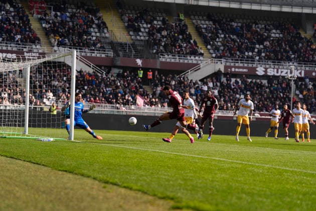 Torino™s Che Adams scoring the 1-0 goal for his team during the Serie A soccer match between Torino Fc and Lecce at the Stadio Olimpico Grande Torino in Turin, north west Italy - February 1, 2026. - Soccer  Copyright: xFabioxFerrari LaPressex