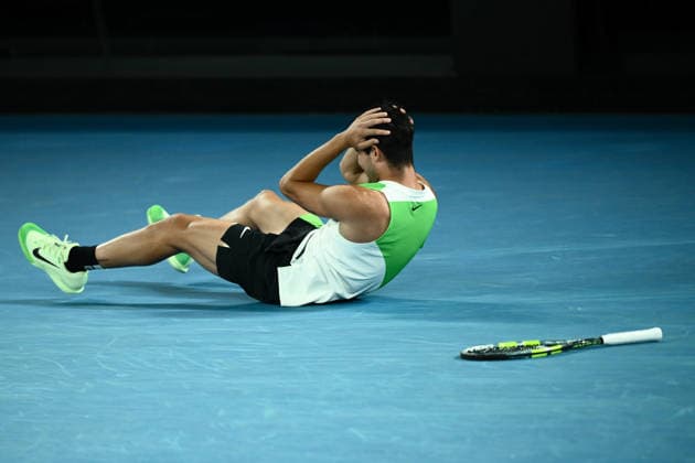 TENNIS AUSTRALIAN OPEN, Carlos Alcaraz of Spain celebrates after winning the men™s singles final against Novak Djokovic of Serbia on day 15 of the 2026 Australian Open tennis tournament at Melbourne Park in Melbourne, Sunday, February 1, 2026. ( NO ARCHIVING MELBOURNE VICTORIA AUSTRALIA  Copyright: xJOELxCARRETTx 20260201117945835886