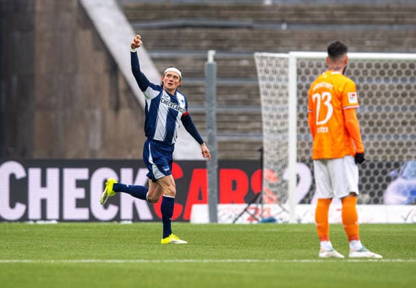Soccer, Men, Season 2025 2026, 2 Bundesliga 20 Matchday , Hertha BSC SV Darmstadt 98, f l Fabian Reese Hertha BSC , cheering after scoring 1 0, right Marco Richter Darmstadt , 01 02 2026, Copyright: xSebastianxRäppold MatthiasxKochx