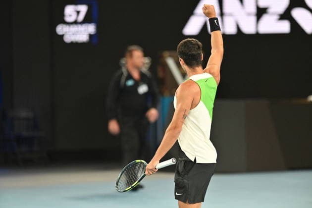 2026 Australian Open - Day 15 MELBOURNE, AUSTRALIA - FEBRUARY 01: Carlos Alcaraz of Spain celebrates his victory against Novak Djokovic of Serbia in the Men s Singles Final during day 15 of the Australian Open at Melbourne Park on February 01, 2026, in Melbourne, Australia. Mark Avellino Anadolu Melbourne Australia. Editorial use only. Please get in touch for any other usage.  Copyright: x2026xAnadoluxMarkxAvellinox