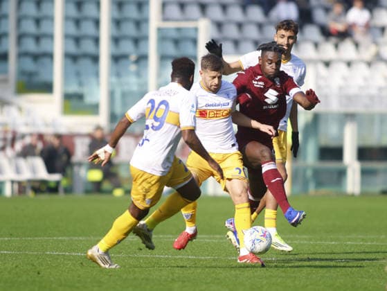 CALCIO - Serie A - Torino FC vs US Lecce Ylber Ramadani of US Lecce and Duvan Zapata of Torino FC during the Italian Serie A 2025 26 season football match between Torino FC and US Lecce on 01 February 2026 at Stadio Olimpico Grende Torino ,Turin, Italy. Photo Nderim KACELI Turin Italy  Copyright: xIPAxSport ABACAx