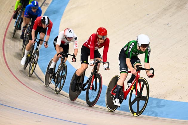 2026 UEC Track Elite European Championships Picture by Olly Hassell SWpix.com - 01 02 2026 - Cycling - 2026 UEC Track Elite European Championships - Konya Velodrome, Konya, Türkiye - Men Elimination Qualification Heat 1 - Matti Dobbins (Ireland), Tobias Hansen Aagaard (Denmark) Copyright: x xSWpix.comx(t axPhotographyxHubxLtd)xOllyxHassell SWpix.comx SWP-3177-0075