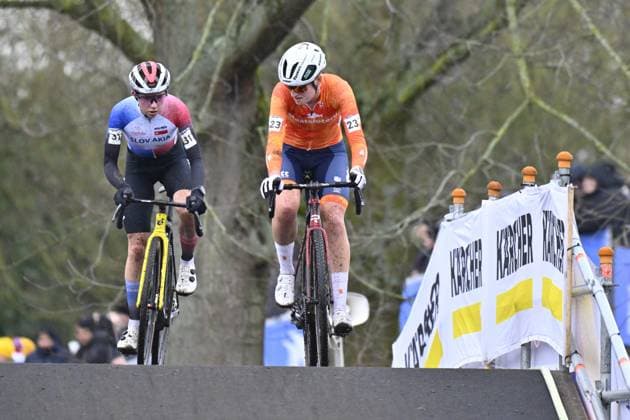 Slovak Viktoria Chladonova and Dutch Leonie Bentveld pictured in action during the U23 women race at UCI Cyclocross World Championships, on Sunday 01 February 2026, in Hulst, The Netherlands. ERICxLALMAND  x160234002x
