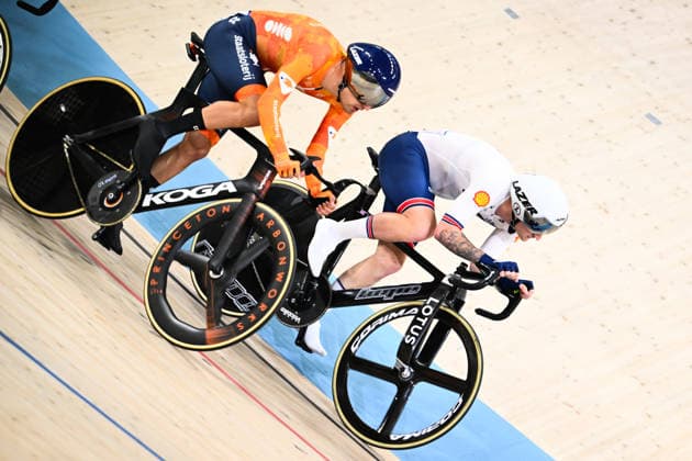 2026 UEC Track Elite European Championships Picture by Olly Hassell SWpix.com - 01 02 2026 - Cycling - 2026 UEC Track Elite European Championships - Konya Velodrome, Konya, Türkiye - Men Elimination Qualification Heat 2 - William Tidball (Great Britain), Yanne Dorenbos (Netherlands) Copyright: x xSWpix.comx(t axPhotographyxHubxLtd)xOllyxHassell SWpix.comx SWP-3177-0081