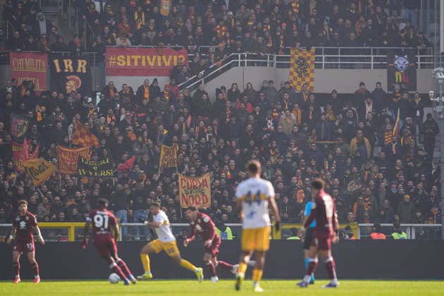 LecceÕs supporter during the Serie A soccer match between Torino Fc and Lecce at the Stadio Olimpico Grande Torino in Turin, north west Italy - February 1, 2026. - Soccer  Copyright: xFabioxFerrari LaPressex