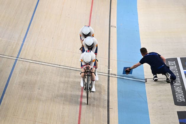 2026 UEC Track Elite European Championships Picture by Olly Hassell SWpix.com - 01 02 2026 - Cycling - 2026 UEC Track Elite European Championships - Konya Velodrome, Konya, Türkiye - Women s Team Pursuit Qualifying - Josie Knight (Great Britain), Anna Morris (Great Britain), Millie Couzens (Great Britain) Copyright: x xSWpix.comx(t axPhotographyxHubxLtd)xOllyxHassell SWpix.comx SWP-3177-0096