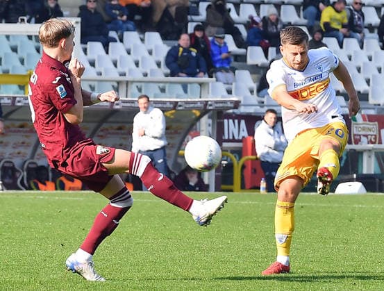 February 1, 2026, Turin, Italy: Torino s Marcus Pedersen and Lecce s Ylber Ramadani in action during the Italian Serie A soccer match Torino FC vs US Lecce a at the Olimpico Grande Torino Stadium in Turin, Italy, 1st February 2026 ANSA ALESSANDRO DI MARCO Serie A: Torino FC Vs US Lecce  - ZUMAa110 20260201_zaf_a110_012 Copyright: xAlessandroxDixMarcox