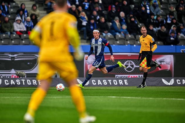 Fabian Reese Hertha BSC, 11 , Marcel Schuhen SV Darmstadt 98, 01 , GER, Hertha BSC vs ,SV Darmstadt 98, 2 Bundesliga, Season 2025 2026, 20 Matchday, 01 02 2026 DFL REGULATIONS PROHIBIT ANY USE OF PHOTOGRAPHS AS IMAGE SEQUENCES AND OR QUASI VIDEO GER, Hertha BSC vs ,SV Darmstadt 98, 2 Bundesliga, Season 2025 2026, 20 Matchday, 01 02 2026 Berlin Copyright: xClaudiusxRauch,xEibner-Pressefotox xClaudiusxRauchx EP_CRH
