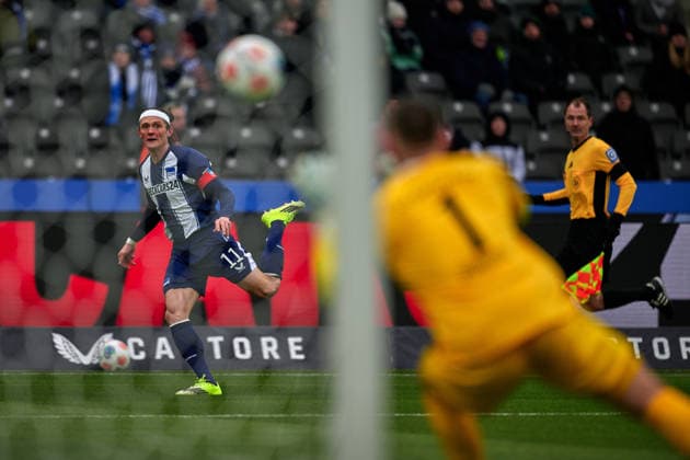 Fabian Reese Hertha BSC, 11 , Marcel Schuhen SV Darmstadt 98, 01 , GER, Hertha BSC vs ,SV Darmstadt 98, 2 Bundesliga, Season 2025 2026, 20 Matchday, 01 02 2026 DFL REGULATIONS PROHIBIT ANY USE OF PHOTOGRAPHS AS IMAGE SEQUENCES AND OR QUASI VIDEO GER, Hertha BSC vs ,SV Darmstadt 98, 2 Bundesliga, Season 2025 2026, 20 Matchday, 01 02 2026 Berlin Copyright: xClaudiusxRauch,xEibner-Pressefotox xClaudiusxRauchx EP_CRH