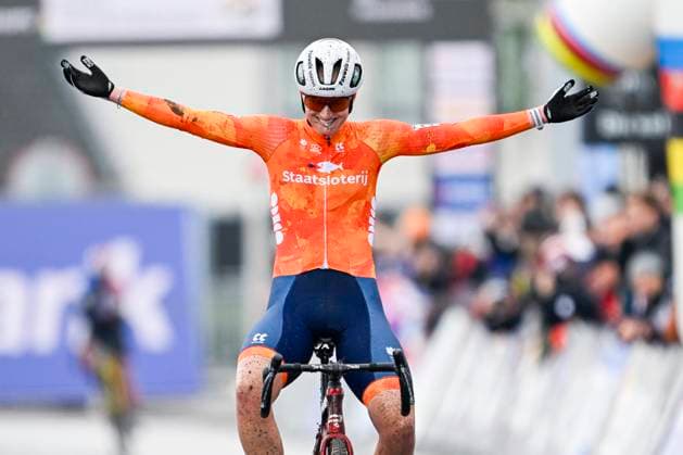 UCI World Championships 2026 Hulst HULST, THE NETHERLANDS - FEBRUARY 01 : Bentveld Leonie (Ned) celebrating her victory during the 2026 UCI Cyclo-Cross World Championships for Women Under 23 on February 01, 2026 in Hulst, The Netherlands, 01 02 2026 Hulst The Netherlands  Copyright: xNicoxVereeckenx