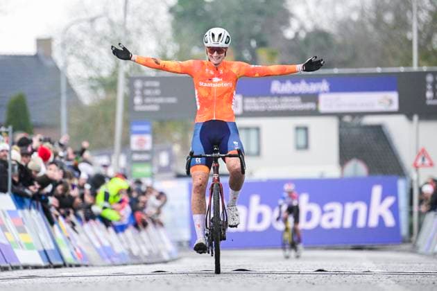 UCI World Championships 2026 Hulst HULST, THE NETHERLANDS - FEBRUARY 01 : Bentveld Leonie (Ned) celebrating her victory during the 2026 UCI Cyclo-Cross World Championships for Women Under 23 on February 01, 2026 in Hulst, The Netherlands, 01 02 2026 Hulst The Netherlands  Copyright: xPeterxDexVoechtx