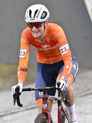 Dutch Leonie Bentveld celebrates after winning the U23 women race at UCI Cyclocross World Championships, on Sunday 01 February 2026, in Hulst, The Netherlands. ERICxLALMAND  x160235329x