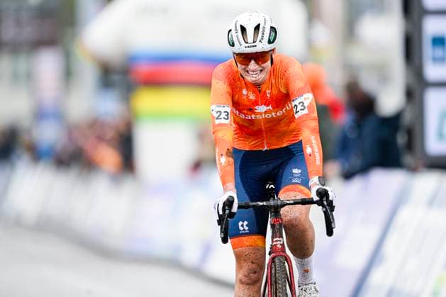 UCI World Championships 2026 Hulst HULST, THE NETHERLANDS - FEBRUARY 01 : Bentveld Leonie (Ned) celebrating her victory during the 2026 UCI Cyclo-Cross World Championships for Women Under 23 on February 01, 2026 in Hulst, The Netherlands, 01 02 2026 Hulst The Netherlands  Copyright: xNicoxVereeckenx