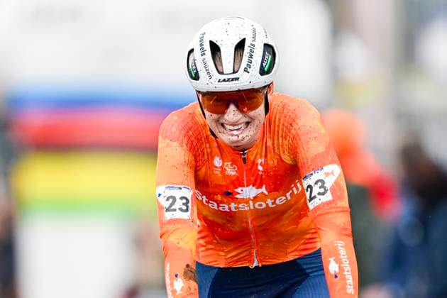 UCI World Championships 2026 Hulst HULST, THE NETHERLANDS - FEBRUARY 01 : Bentveld Leonie (Ned) celebrating her victory during the 2026 UCI Cyclo-Cross World Championships for Women Under 23 on February 01, 2026 in Hulst, The Netherlands, 01 02 2026 Hulst The Netherlands  Copyright: xNicoxVereeckenx