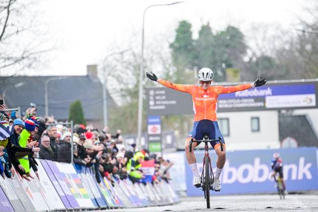 UCI World Championships 2026 Hulst HULST, THE NETHERLANDS - FEBRUARY 01 : Bentveld Leonie (Ned) celebrating her victory during the 2026 UCI Cyclo-Cross World Championships for Women Under 23 on February 01, 2026 in Hulst, The Netherlands, 01 02 2026 Hulst The Netherlands  Copyright: xPeterxDexVoechtx