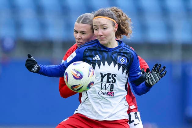Melanie Brunnthaler Hamburger SV and Ingibjoerg Sigurdardottir SC Freiburg battle for the ball, Google Pixel Frauen Bundesliga, Hamburger SV v SC Freiburg, Volksparkstadion, February 1, 2026 in Hamburg, Germany Photo by Marco Steinbrenner DeFodi Images Melanie Brunnthaler Hamburger SV and Ingibjoerg Sigurdardottir SC Freiburg battle for the ball, Google Pixel Womens Bundesliga, Hamburger SV v SC Freiburg, Volksparkstadion, February 1, 2026 in Hamburg, Germany Photo by Marco Steinbrenner DeFodi Images DFB DFL REGULATIONS PROHIBIT ANY USE OF PHOTOGRAPHS AS IMAGE SEQUENCES AND OR QUASI VIDEO