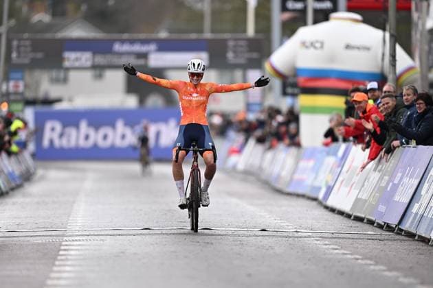 Dutch Leonie Bentveld celebrates as she crosses the finish line to win the U23 women race at UCI Cyclocross World Championships, on Sunday 01 February 2026, in Hulst, The Netherlands. DAVIDxPINTENS  x160238267x