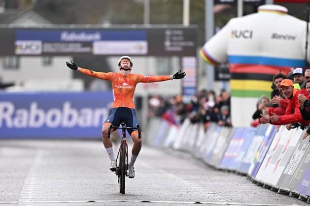 Dutch Leonie Bentveld celebrates as she crosses the finish line to win the U23 women race at UCI Cyclocross World Championships, on Sunday 01 February 2026, in Hulst, The Netherlands. DAVIDxPINTENS  x160238667x