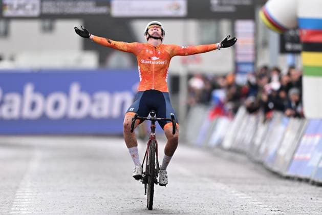 Dutch Leonie Bentveld celebrates as she crosses the finish line to win the U23 women race at UCI Cyclocross World Championships, on Sunday 01 February 2026, in Hulst, The Netherlands. DAVIDxPINTENS  x160238689x