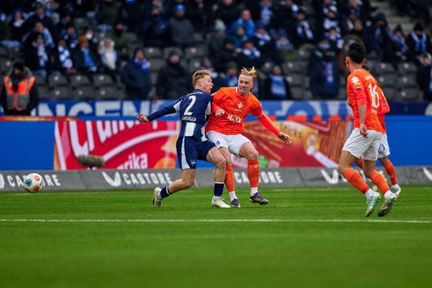 Julian Eitschberger Hertha BSC, 02 , Isac Lidberg SV Darmstadt 98, 07 , hard work, GER, Hertha BSC vs ,SV Darmstadt 98, 2 Bundesliga, Season 2025 2026, 20 Matchday, 01 02 2026 DFL REGULATIONS PROHIBIT ANY USE OF PHOTOGRAPHS AS IMAGE SEQUENCES AND OR QUASI VIDEO GER, Hertha BSC vs ,SV Darmstadt 98, 2 Bundesliga, Season 2025 2026, 20 Matchday, 01 02 2026 Berlin Copyright: xClaudiusxRauch,xEibner-Pressefotox xClaudiusxRauchx EP_CRH