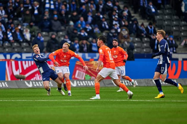Julian Eitschberger Hertha BSC, 02 , Isac Lidberg SV Darmstadt 98, 07 , hard work, GER, Hertha BSC vs ,SV Darmstadt 98, 2 Bundesliga, Season 2025 2026, 20 Matchday, 01 02 2026 DFL REGULATIONS PROHIBIT ANY USE OF PHOTOGRAPHS AS IMAGE SEQUENCES AND OR QUASI VIDEO GER, Hertha BSC vs ,SV Darmstadt 98, 2 Bundesliga, Season 2025 2026, 20 Matchday, 01 02 2026 Berlin Copyright: xClaudiusxRauch,xEibner-Pressefotox xClaudiusxRauchx EP_CRH