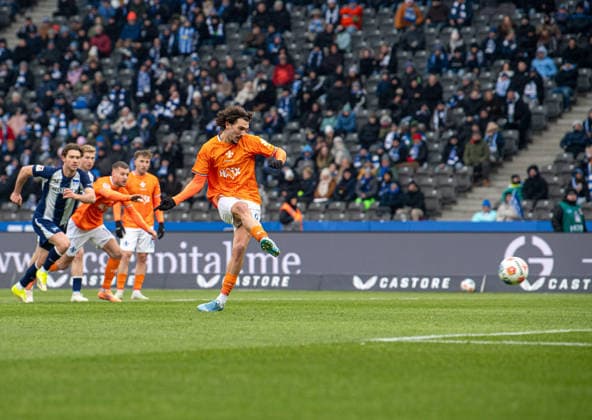 Soccer, Men, Season 2025 2026, 2 Bundesliga 20 Matchday , Hertha BSC SV Darmstadt 98, Fraser Hornby Darmstadt scores from the penalty spot to make it 2 1, 01 02 2026, Copyright: xSebastianxRäppold MatthiasxKochx