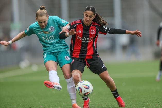 GER, Frankfurt, Eintracht Frankfurt II vs VfR Warbeyen, 2 Womens Bundesliga, Football, DFB, Season 2025 2026, Stadion am Bretanobad, 15 Matchday in the picture from l Yael Mollink VfR Warbeyen 25 , Ilyada Acikgöz Eintracht Frankfurt , Duel DFB DFL REGULATIONS PROHIBIT ANY USE OF PHOTOGRAPHS AS IMAGE SEQUENCES AND OR QUASI VIDEO, 01 02 2026 Copyright: HMBxMedia HendrikxHamelau