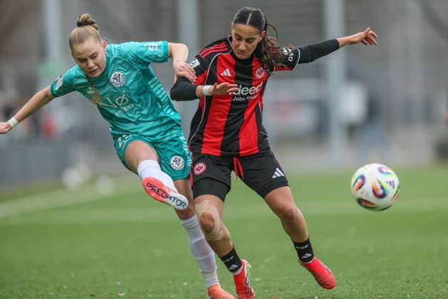 GER, Frankfurt, Eintracht Frankfurt II vs VfR Warbeyen, 2 Womens Bundesliga, Football, DFB, Season 2025 2026, Stadion am Bretanobad, 15 Matchday in the picture from l Yael Mollink VfR Warbeyen 25 , Ilyada Acikgöz Eintracht Frankfurt , Duel DFB DFL REGULATIONS PROHIBIT ANY USE OF PHOTOGRAPHS AS IMAGE SEQUENCES AND OR QUASI VIDEO, 01 02 2026 Copyright: HMBxMedia HendrikxHamelau