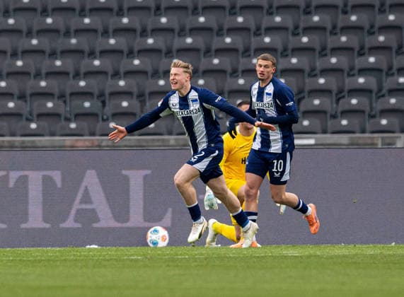 Soccer, Men, Season 2025 2026, 2 Bundesliga 20 Matchday , Hertha BSC SV Darmstadt 98, f l Julian Eitschberger Hertha BSC , Michael Cuisance Hertha BSC , Celebration after goal to 2 0, 01 02 2026, Copyright: xSebastianxRäppold MatthiasxKochx