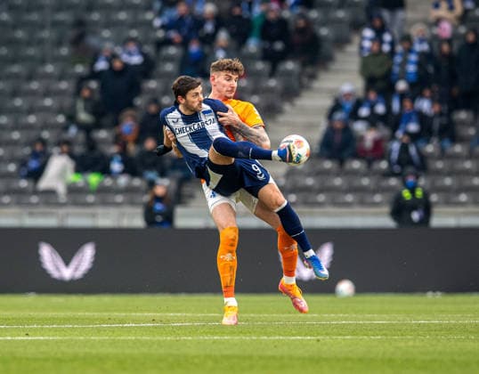Soccer, Men, Season 2025 2026, 2 Bundesliga 20 Matchday , Hertha BSC SV Darmstadt 98, v l Dawid Kownacki Hertha BSC , Matej Maglica Darmstadt , 01 02 2026, Copyright: xSebastianxRäppold MatthiasxKochx
