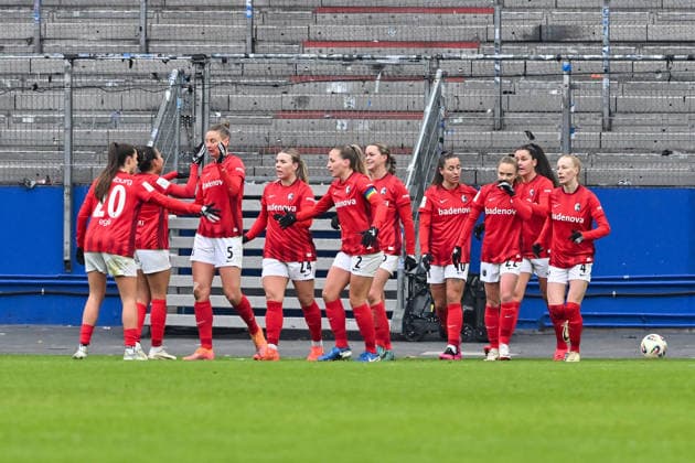 Google Pixel Womens Bundesliga Hamburger SV SC Freiburg 01 02 2026 HAMBURG, GERMANY 01 FEBRUARY Celebration of the Feiburg women after the goal to 0 1 by Julia STIERLI SC Freiburg Women 5 Goal Goal scorer Joy Happy during the match between Hamburger SV and SC Freiburg on matchday 16 of the Google Pixel Womens Bundesliga at Volksparkstadion Copyright: xBEAUTIFULxSPORTS Goldbergx