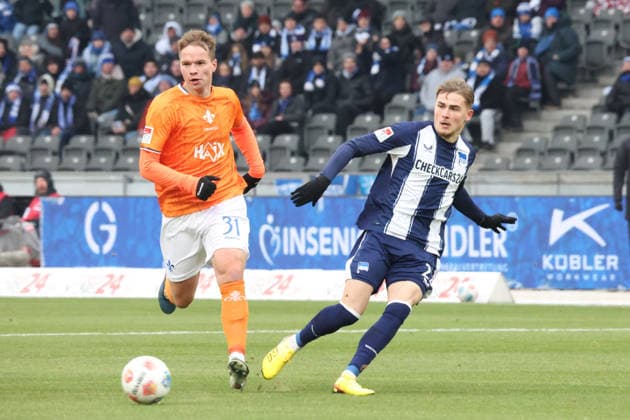 DEU, DFL, 2 FBL, Hertha BSC vs Darmstadt, 01 02 2026, Berliner Olympiastadion, Berlin, DEU, DFL, 2 FBL, Hertha BSC vs Darmstadt, im Bild Marten Winkler Hertha BSC Berlin 22 , NIKLAS SCHMIDT Darmstadt 31 DFL regulations prohibit any use of Photographs as image sequences and or quasi video nordphotoxGmbHx xEngler nph00076