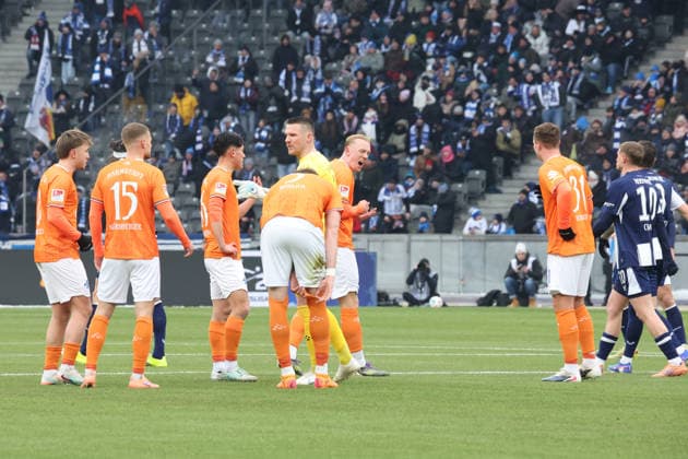 DEU, DFL, 2 FBL, Hertha BSC vs Darmstadt, 01 02 2026, Berliner Olympiastadion, Berlin, DEU, DFL, 2 FBL, Hertha BSC vs Darmstadt, im Bild Marcel Schuhen Darmstadt 1 , Darmstadt Spielerkreis DFL regulations prohibit any use of Photographs as image sequences and or quasi video nordphotoxGmbHx xEngler nph00076