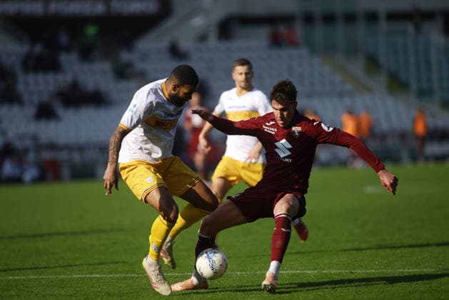Matteo Prati of Torino FC and Kialonda Gaspar of US Lecce during the Italian Serie A 2025 26 season football match between Torino FC and US Lecce on 01 February 2026 at Stadio Olimpico Grende Torino ,Turin, Italy. Photo Nderim KACELI  Copyright: xNderimxKaceli IPAxSportx xipa-agency.netx xx IPA_70838212 IPA_Agency_IPA70838212