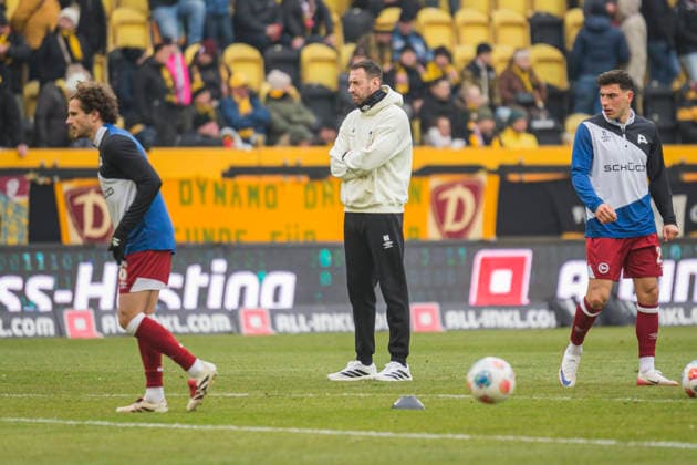 01 02 2026, xomx, Soccer 2 Bundesliga, Dynamo Dresden Arminia Bielefeld v l Michel Kniat Arminia Bielefeld Coach DFL DFB REGULATIONS PROHIBIT ANY USE OF PHOTOGRAPHS as IMAGE SEQUENCES and or QUASI VIDEO Dresden