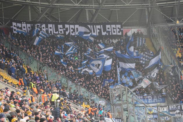 01 02 2026, xomx, Soccer 2 Bundesliga, Dynamo Dresden Arminia Bielefeld v l Fans Bielefeld DFL DFB REGULATIONS PROHIBIT ANY USE OF PHOTOGRAPHS as IMAGE SEQUENCES and or QUASI VIDEO Dresden