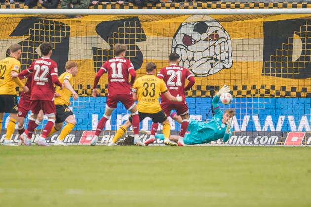 01 02 2026, xomx, Soccer 2 Bundesliga, Dynamo Dresden Arminia Bielefeld v l Chance SGD DFL DFB REGULATIONS PROHIBIT ANY USE OF PHOTOGRAPHS as IMAGE SEQUENCES and or QUASI VIDEO Dresden