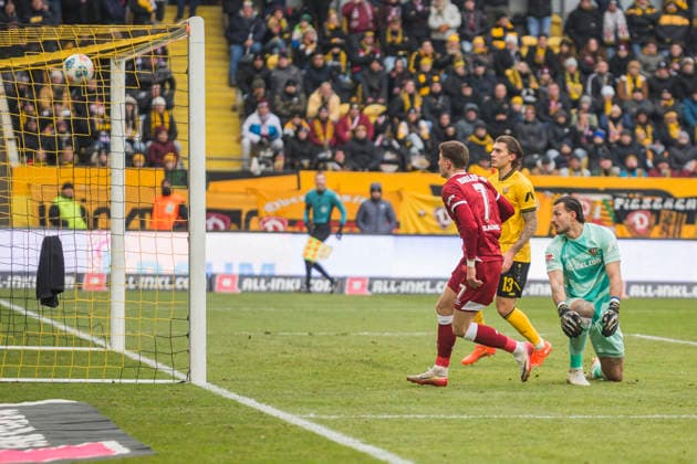 01 02 2026, xomx, Fußball 2 Bundesliga, Dynamo Dresden Arminia Bielefeld v l kein jubelt, Torjubel, Tor, Goal, Jubel, Freude, freuen, DSC, Semir Telalovic Arminia Bielefeld Tim Stanislav Schreiber Dynamo Dresden , Julian Andreas Pauli Dynamo Dresden DFL DFB REGULATIONS PROHIBIT ANY USE OF PHOTOGRAPHS AS IMAGE SEQUENCES AND OR QUASI VIDEO Dresden