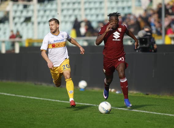 Duvan Zapata of Torino FC and Ylber Ramadani of US Lecce during the Italian Serie A 2025 26 season football match between Torino FC and US Lecce on 01 February 2026 at Stadio Olimpico Grende Torino ,Turin, Italy. Photo Nderim KACELI  Copyright: xNderimxKaceli IPAxSportx xipa-agency.netx xx IPA_70838331 IPA_Agency_IPA70838331