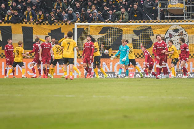01 02 2026, xomx, Soccer 2 Bundesliga, Dynamo Dresden Arminia Bielefeld v l jubelt, Torjubel, Tor, Goal, Jubel, Freude, freuen zum 1 0 DFL DFB REGULATIONS PROHIBIT ANY USE OF PHOTOGRAPHS as IMAGE SEQUENCES and or QUASI VIDEO Dresden