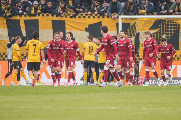 01 02 2026, xomx, Soccer 2 Bundesliga, Dynamo Dresden Arminia Bielefeld v l jubelt, Torjubel, Tor, Goal, Jubel, Freude, freuen zum 1 0 DFL DFB REGULATIONS PROHIBIT ANY USE OF PHOTOGRAPHS as IMAGE SEQUENCES and or QUASI VIDEO Dresden
