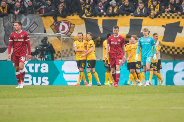 01 02 2026, xomx, Soccer 2 Bundesliga, Dynamo Dresden Arminia Bielefeld v l jubelt, Torjubel, Tor, Goal, Jubel, Freude, freuen zum 1 0 DFL DFB REGULATIONS PROHIBIT ANY USE OF PHOTOGRAPHS as IMAGE SEQUENCES and or QUASI VIDEO Dresden