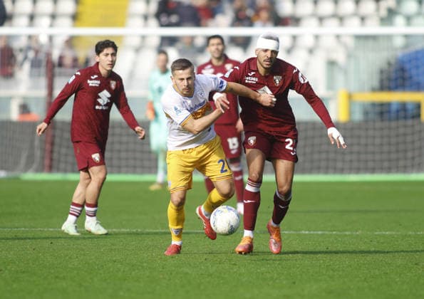 Ylber Ramadani of US Lecce and Saul Coco of Torino FC during the Italian Serie A 2025 26 season football match between Torino FC and US Lecce on 01 February 2026 at Stadio Olimpico Grende Torino ,Turin, Italy. Photo Nderim KACELI  Copyright: xNderimxKaceli IPAxSportx xipa-agency.netx xx IPA_70838459 IPA_Agency_IPA70838459