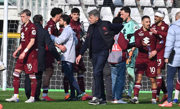 February 1, 2026, Turin, Italy: Players of Torino celebrate the victory at the end of the Italian Serie A soccer match Torino FC vs US Lecce a at the Olimpico Grande Torino Stadium in Turin, Italy, 1st February 2026 ANSA ALESSANDRO DI MARCO Serie A: Torino FC Vs US Lecce  - ZUMAa110 20260201_zaf_a110_019 Copyright: xAlessandroxDixMarcox