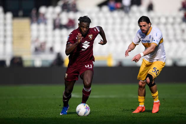 Torino FC v US Lecce - Serie A Duvan Zapata of Torino FC is challenged by Santiago Pierotti of US Lecce during the Serie A football match between Torino FC and US Lecce. Turin Italy Copyright: xNicolòxCampox