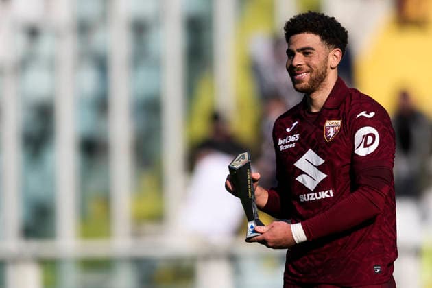 Torino FC v US Lecce - Serie A Che Adams of Torino FC holds the Player of the match award at the end of the Serie A football match between Torino FC and US Lecce. Turin Italy Copyright: xNicolòxCampox