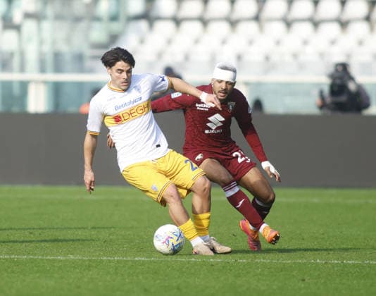 CALCIO - Serie A - Torino FC vs US Lecce Riccardo Sottil of US Lecce and Saul Coco of Torino FC during the Italian Serie A 2025 26 season football match between Torino FC and US Lecce on 01 February 2026 at Stadio Olimpico Grende Torino ,Turin, Italy. Photo Nderim KACELI Turin Italy  Copyright: xIPAxSport ABACAx