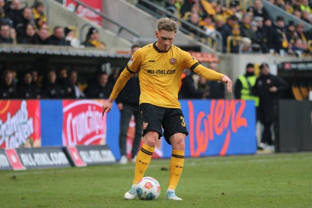 01 02 2026 Soccer Men 2025 2026 2 Bundesliga 20 Matchday SG Dynamo Dresden DSC Arminia Bielefeld Rudolf Harbig Stadion Dresden Jonas Sterner Dresden, 32, yellow on the ball Dresden Saxony Germany